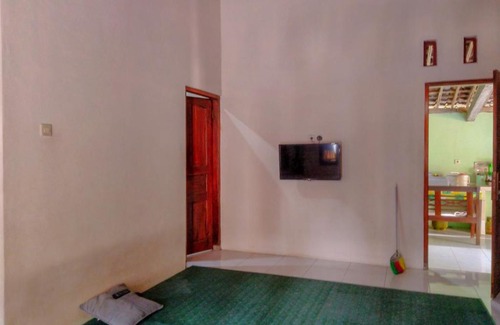 Borobudur House | Cozy Nudy Homestay: Pet & Child Friendly Retreat