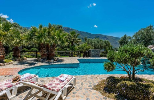 Orgiva Villa | Relax at Nuestra Finca Rural Orgiva - 4-Star Family Retreat