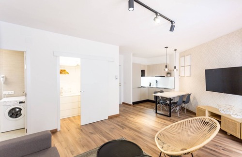 San Roque Apartment | Cozy Apartment with Free Parking and Spa Amenities
