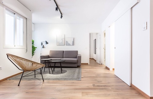 San Roque Apartment | Cozy Apartment with Free Parking and Spa Amenities