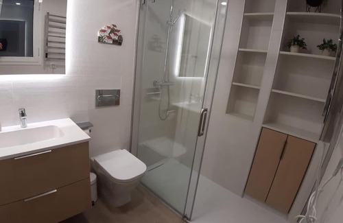 La Calzada Apartment | Modern and Bright Hotel with Free Parking - 4-Star Stay!