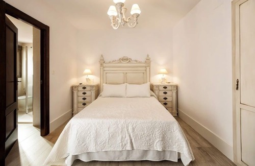 Montefrio House | Exceptional Nuevo Monteftur: Spa, Breakfast & Family-Friendly