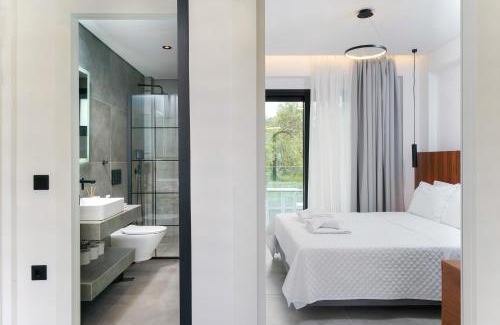 Thasos Town Hotel | Pet-Friendly Nuevo Suites with Pool and Ocean Views