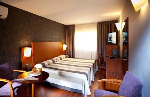 Almeria Centro Hotel | Oceanfront Nuevo Torreluz: A 4-Star Guest Favorite