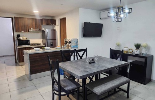 San Juan de Dios Apartment | Nuevo y amplio departamento en el centro de Guadalajara con alberca y gimnasio