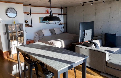 San Pedro de la Paz Apartment | Elegant Loft with Pool in Andalue - Guest Rated 10/10