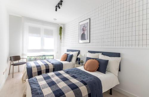 Algorta Apartment | Modern Retreat in Algorta with Parking & Family Friendly