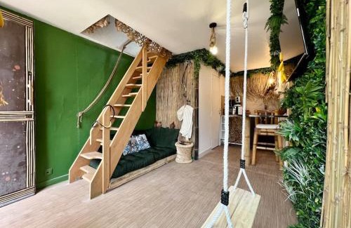 Souppes-sur-Loing Apartment | Escape to Nuit dans la jungle - Unique Love Room Stay