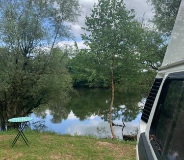 Saint-Sauveur Other | Nuit en van au bord étang privé