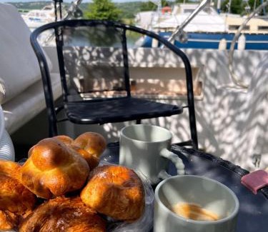 Valence Boat Rental | Unique Retreat: Nuit Insolite et Cocon, Guest Rated 9/10