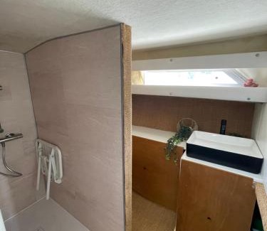 Valence Boat Rental | Unique Retreat: Nuit Insolite et Cocon, Guest Rated 9/10