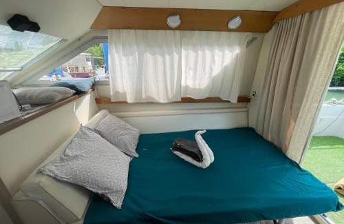 Valence Boat Rental | Unique Retreat: Nuit Insolite et Cocon, Guest Rated 9/10