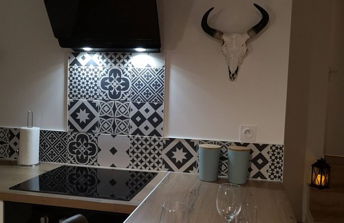Pont-de-Veyle Apartment | Romantic Retreat with Spa, Breakfast & Lake Views