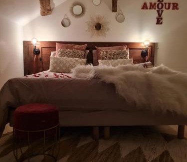Pont-de-Veyle Apartment | Romantic Escapade Veyloise with Spa & Champagne Experience