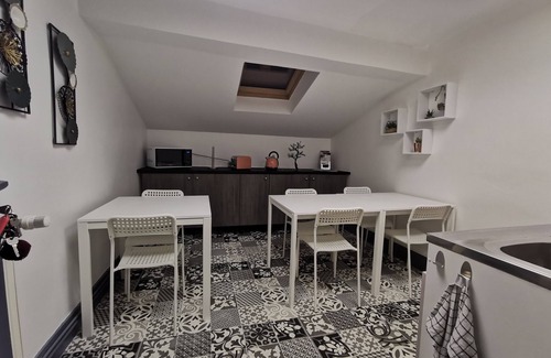 Macon Apartment | Family-Friendly Nuit Tendance à Mâcon with Kitchen Amenities