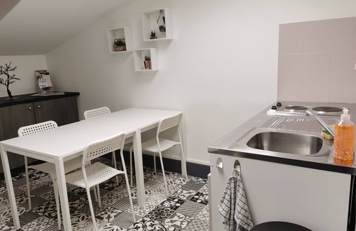 Saint-Laurent-sur-Saone Apartment | Discover Nuit Tendance: Family-Friendly Stay in Mâcon