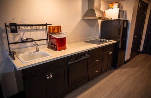 De Pere Hotel | Discover Nuks Executive Suites: Top-Rated Comfort Awaits