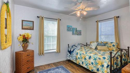 Aransas Pass House | Discover The Buoys! Cottages with Yard Games & Firepit