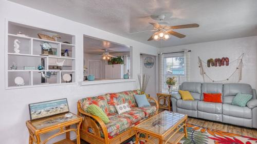 Aransas Pass House | Discover The Buoys! Cottages with Yard Games & Firepit