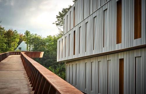 San Sebastian Apartment | Discover Numad Studios: Family-Friendly 4-Star Retreat