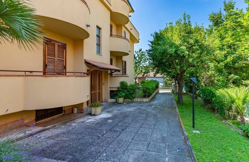 Numana Apartment | Discover Numana Suite: Family-Friendly Stay with Breakfast