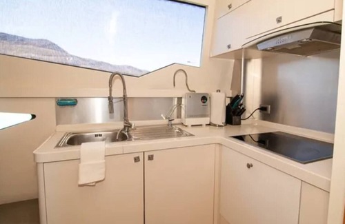 La Paz Boat Rental | Child-Friendly Retreat Aboard Numarine 78' Yacht