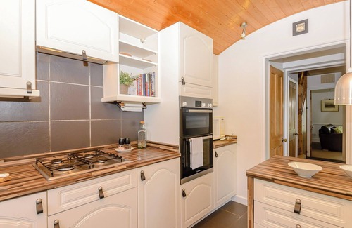 Gosport Cottage | Exceptional 2-Bedroom Accommodation with Ocean View in Gosport