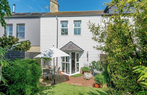 Gosport Cottage | Exceptional 2-Bedroom Accommodation with Ocean View in Gosport