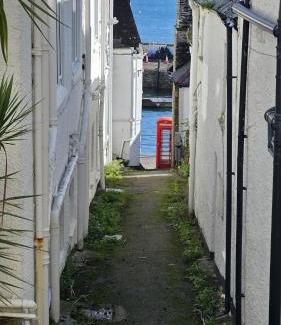 St. Mawes House | Top-Rated Retreat at Number 1 - Guest Rated 9.5/10