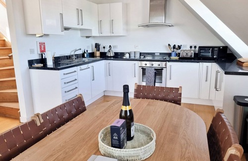 Swanage Cottage | Family-Friendly Number 10 The Penthouse with Ocean View