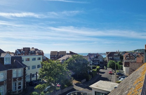 Swanage Cottage | Family-Friendly Number 10 The Penthouse with Ocean View