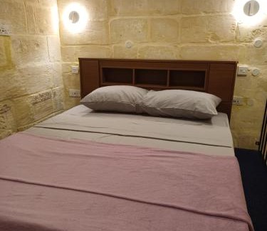Birgu Apartment | Serene Oceanfront Retreat at Number 12 with Breakfast & Pets
