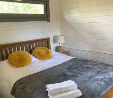 Frome Apartment | Discover Number 15 Frome: Family-Friendly Retreat Awaits