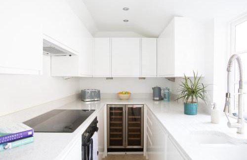 Arundel House | Inviting Number 42: Guest Rated 9.6 & Family-Friendly Stay