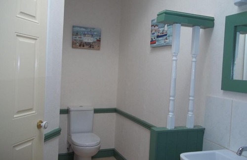 Arcay House | Cozy Retreat at Number 5 - Pet and Child Friendly Stay