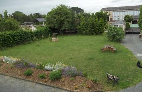 Arcay House | Cozy Retreat at Number 5 - Pet and Child Friendly Stay
