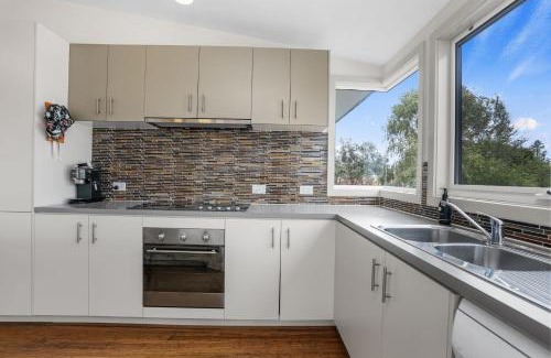 Apollo Bay House | Ocean View Retreat at Number 6 - Family Friendly Getaway