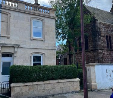 Helensburgh Apartment | Inviting Helensburgh 1 BR Retreat - Pet Friendly & Family-Friendly