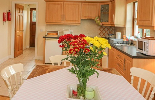 Lispole House | Pet-Friendly Escape at Number 8 - Guest Rated 9/10