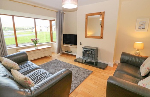 Lispole House | Pet-Friendly Escape at Number 8 - Guest Rated 9/10