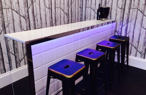 Torquay House | Experience Number Nine Torquay: Boutique Stay with Hot Tub