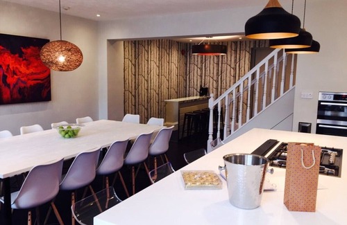 Torquay House | Experience Number Nine Torquay: Boutique Stay with Hot Tub