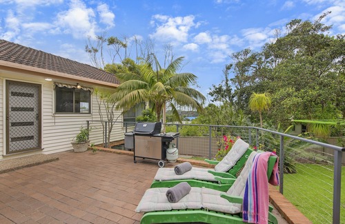 Camden Head House | Tranquil Oceanfront Retreat with Scenic Views & Beach Access