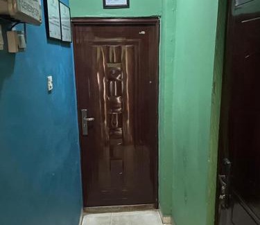 Ikeja Apartment | Convenient NUMBERS FLIPPERS SERVICES Apartment for Families