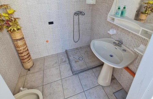 Torre Suda House | Family-Friendly Stay at Numero Sei with Pet Accommodations