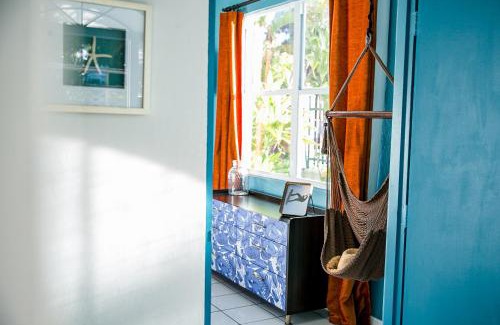 Ocean Park Apartment | Idyllic Numero Uno Beach Apartments with Oceanfront Views