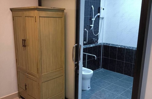 Thap Than Hotel | Relax at Numhom Resort: Family-Friendly with Great Amenities