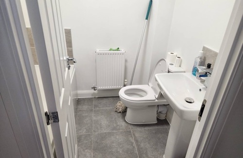 Congerstone House | Nuneaton comfortable and neat home for travelling guests, a place of relaxation