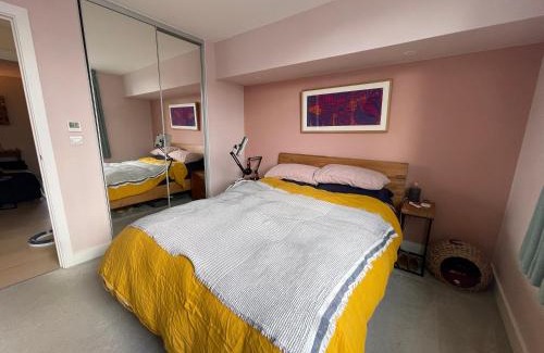 The Lane Apartment | Inviting Nunhead Green Flat - Perfect for Families