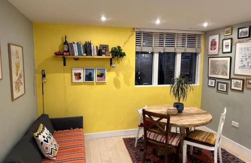 The Lane Apartment | Inviting Nunhead Green Flat - Perfect for Families